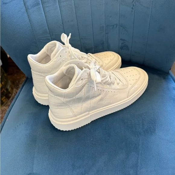 Stuart Weitzman White Croc High-Top Sneakers 9 - Picture 4 of 7